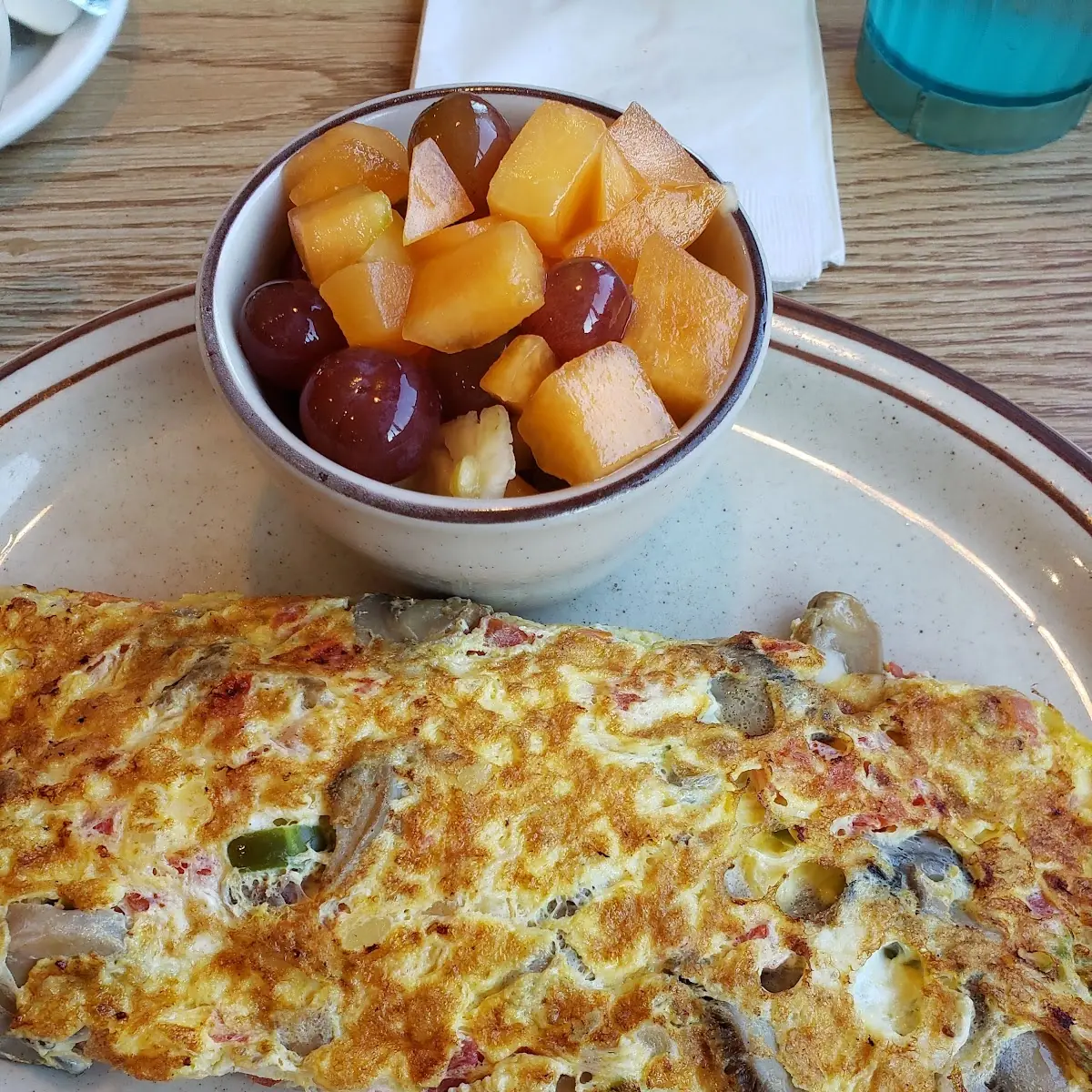 Veggie Omelette with Fruit Cup