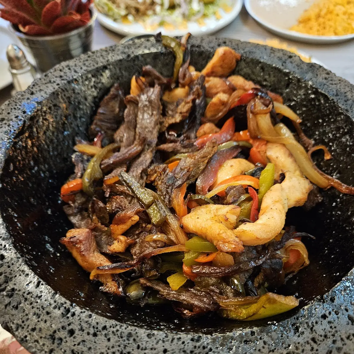 Molcajete Mar Tierra