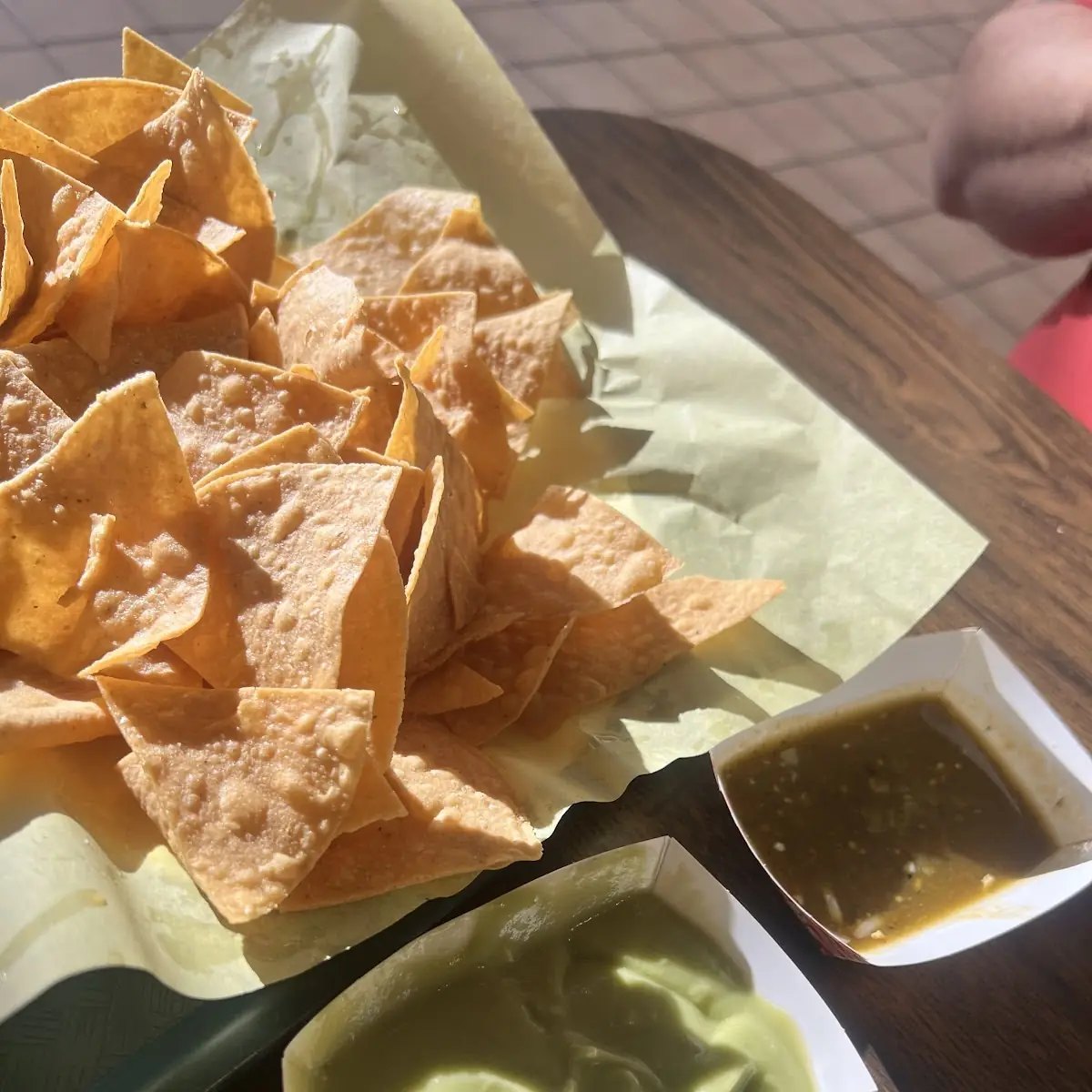 Chips Guacamole & Cheese