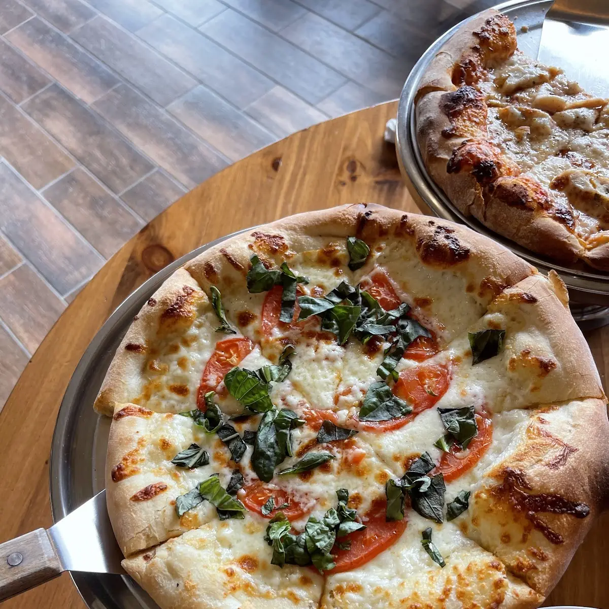 Pizza Tomato Basil Garlic