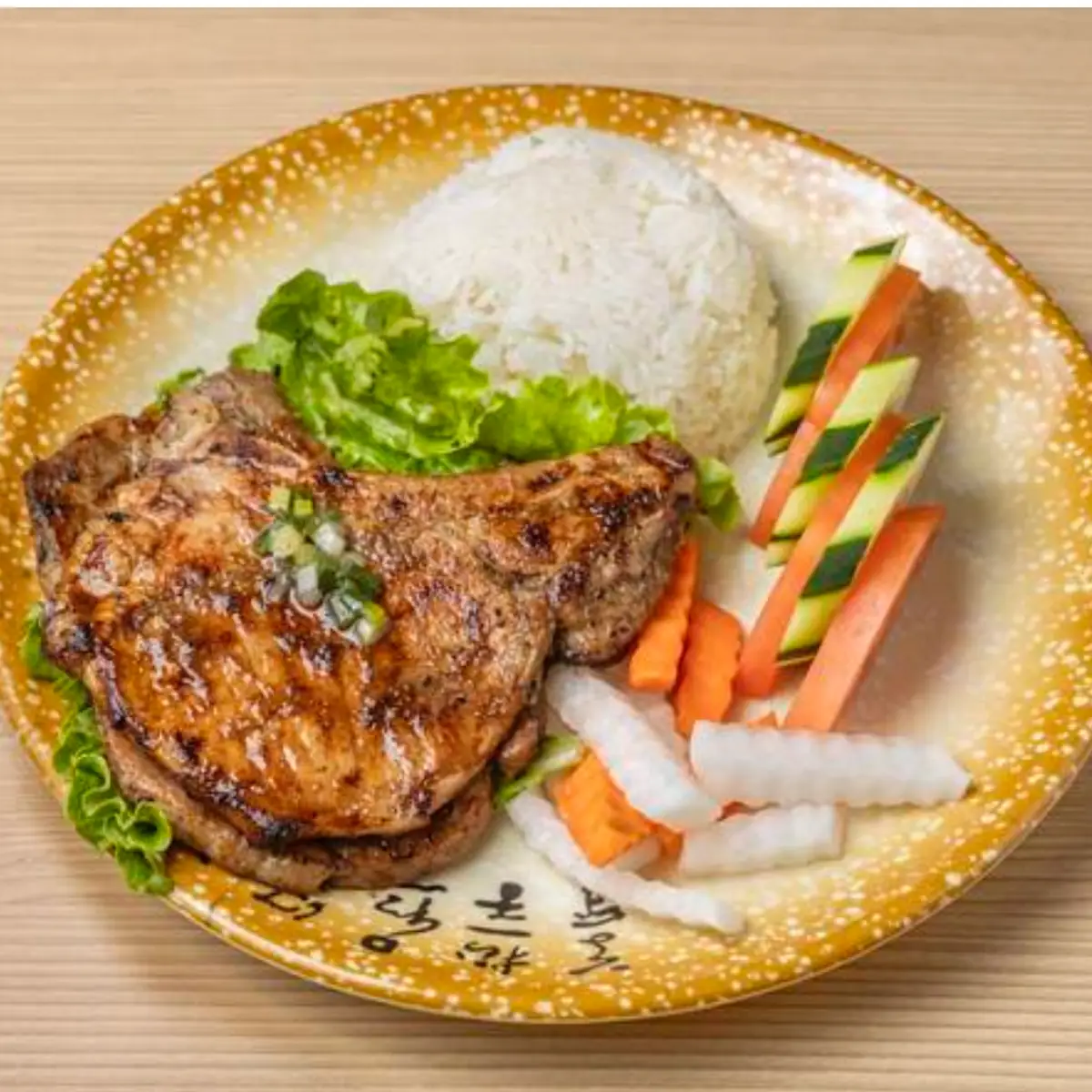 Grilled Pork Chop with Steamed Rice