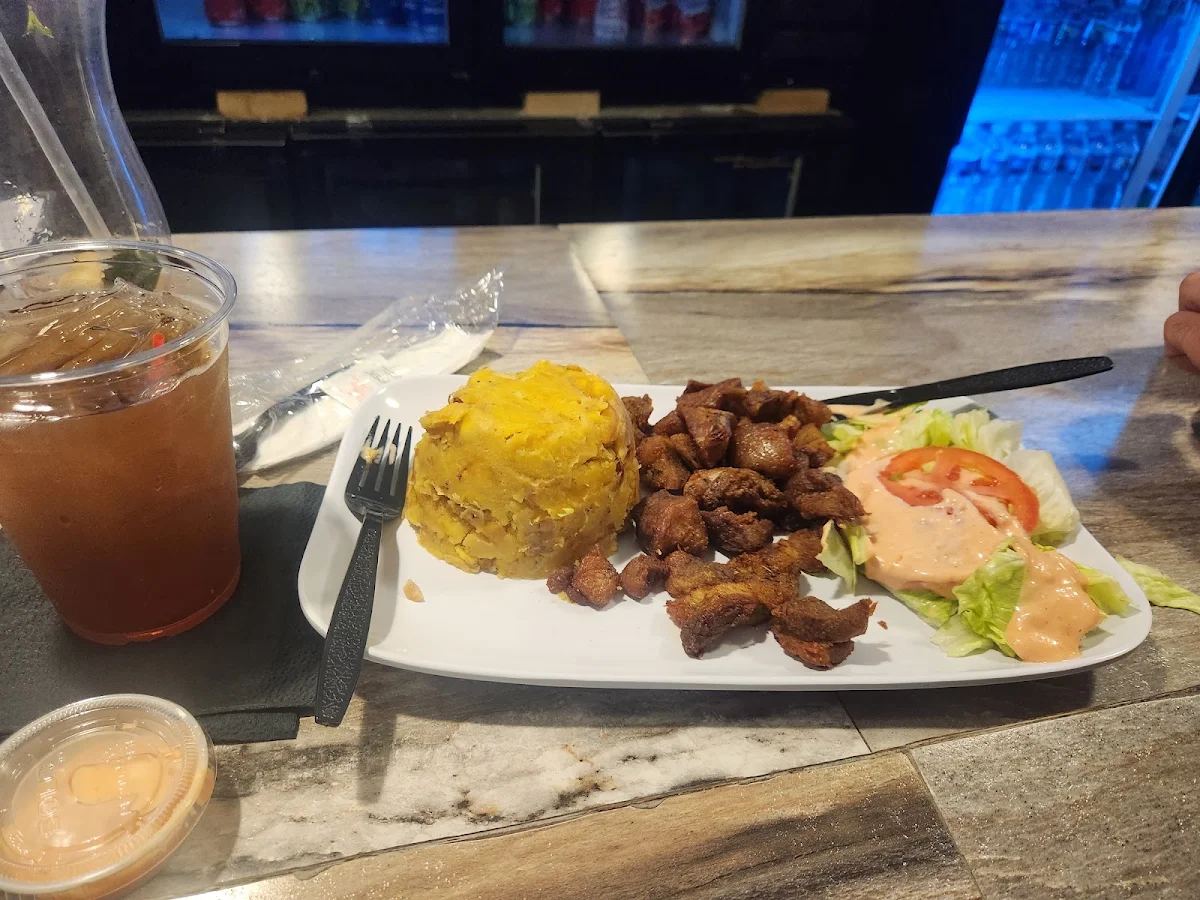 Carne Frita Con Mofongo de Platano