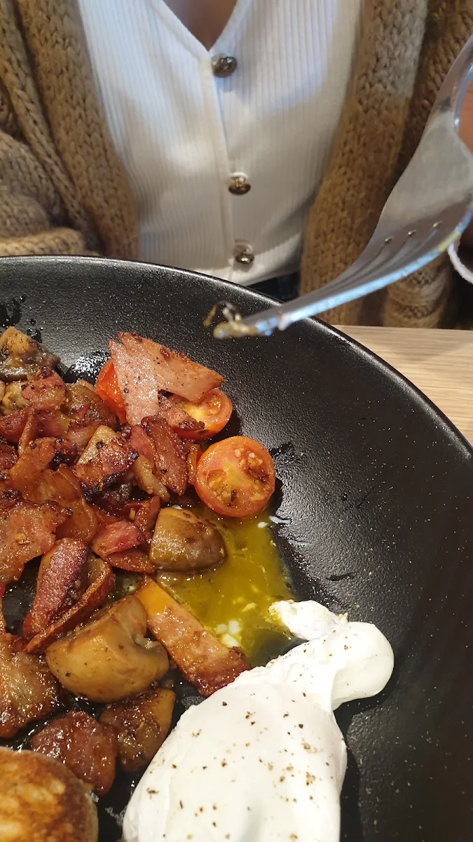 English Breakfast, CAFFE CHERRY BEANS Chermside