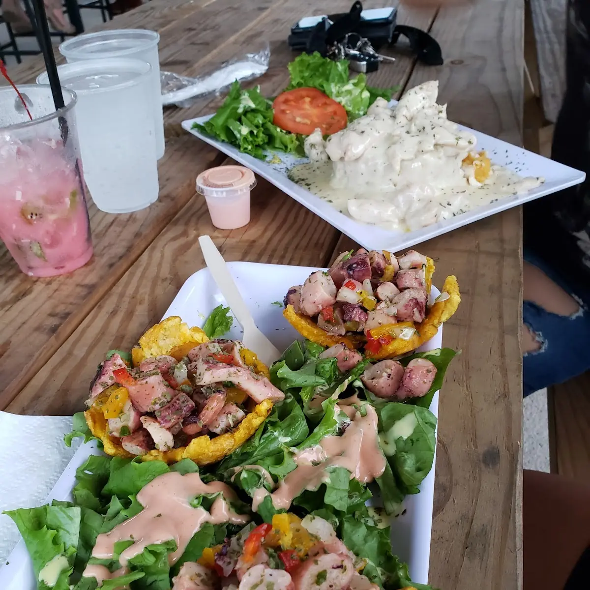 Tostones Rellenos De Pulpo Y Mofongo De Pollo En Salsa 3 Quesos