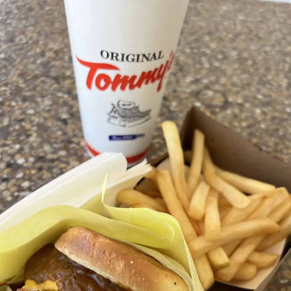 Tommy's Double Chili Burger Combo