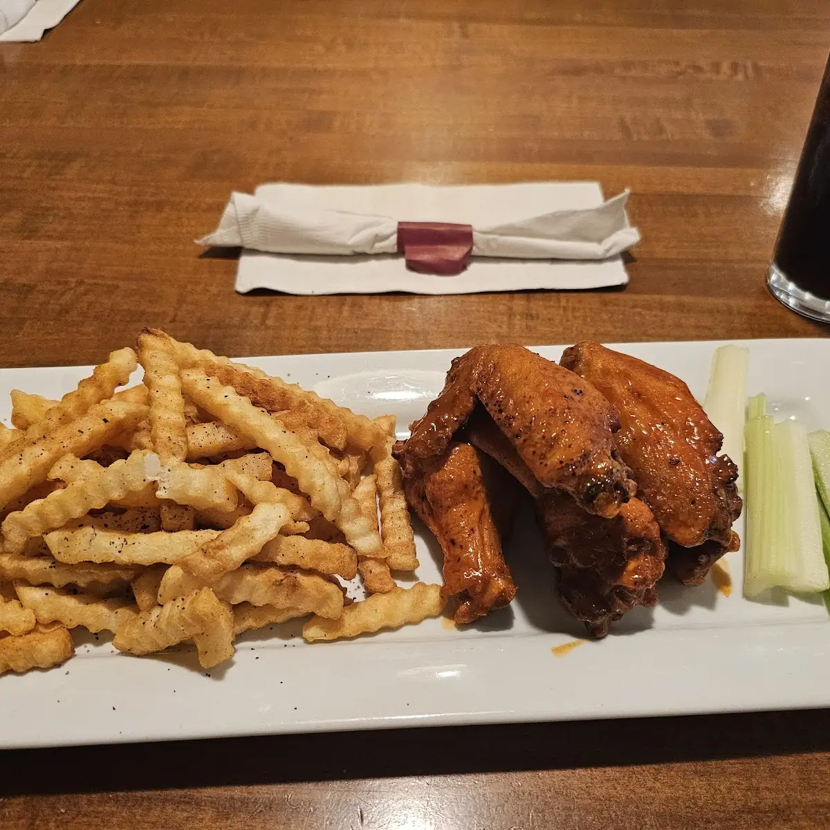 Appetizer Hot Wings and Side Fries