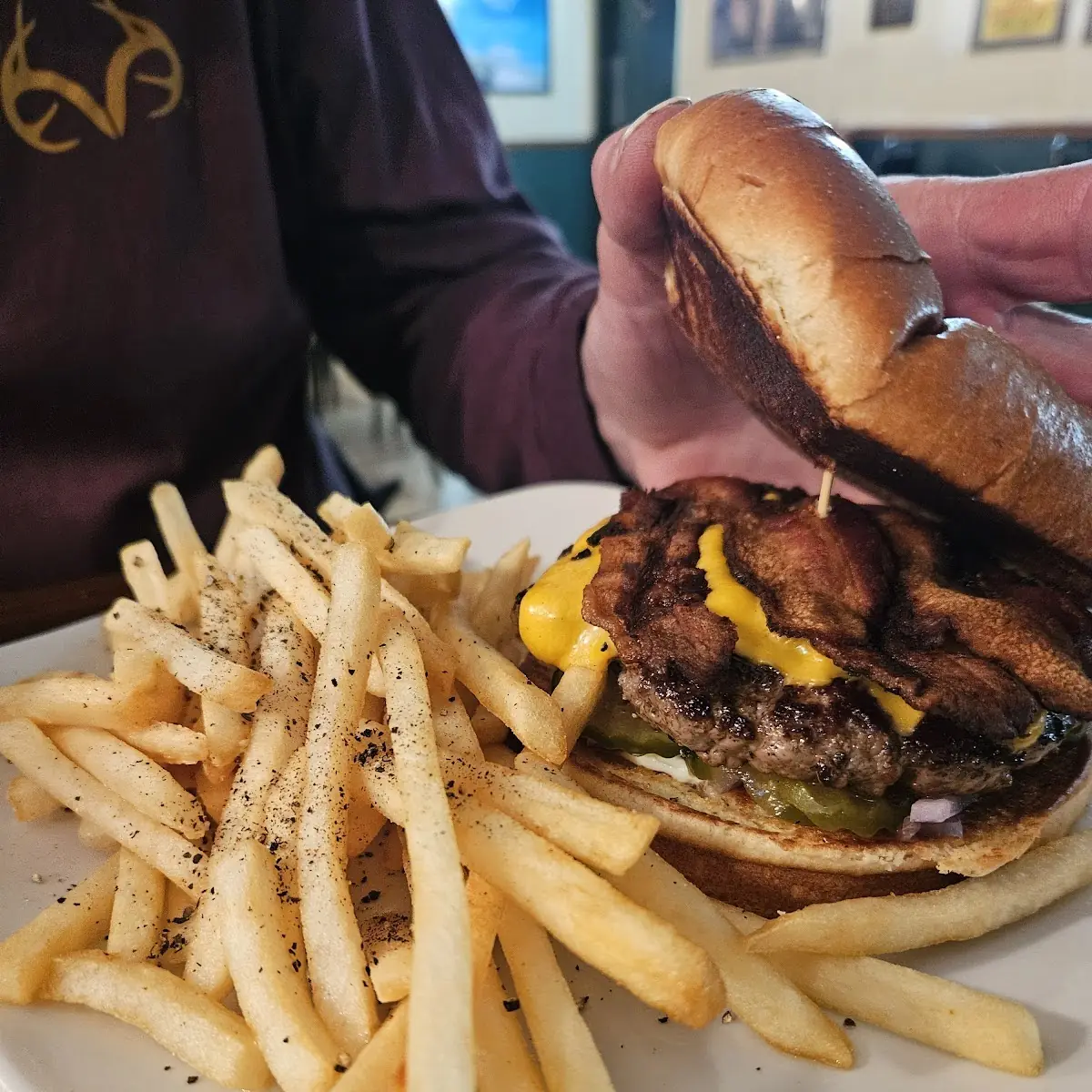 Bacon Cheeseburger w Fries