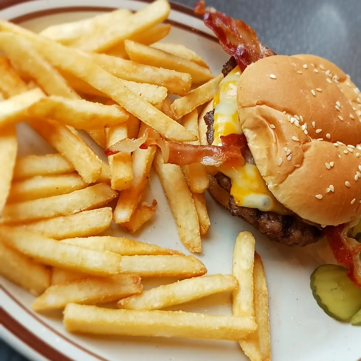 Valley Queen Bacon Cheeseburger