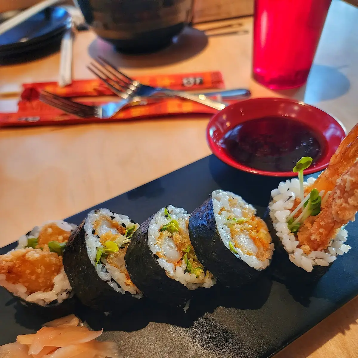 Spicy Tuna Avocado Maki Roll
