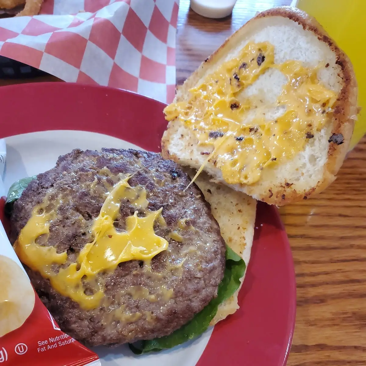 Cheeseburger & Potato Chips