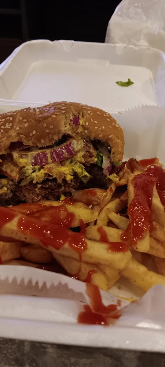 Bacon Cheeseburger N Fries