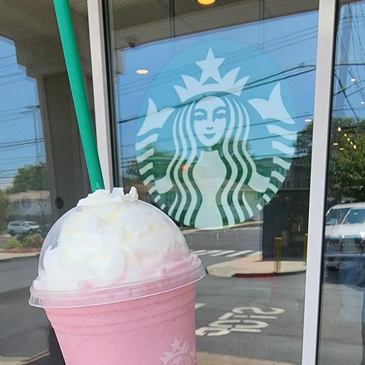 Creme Frappuccino Strawberry
