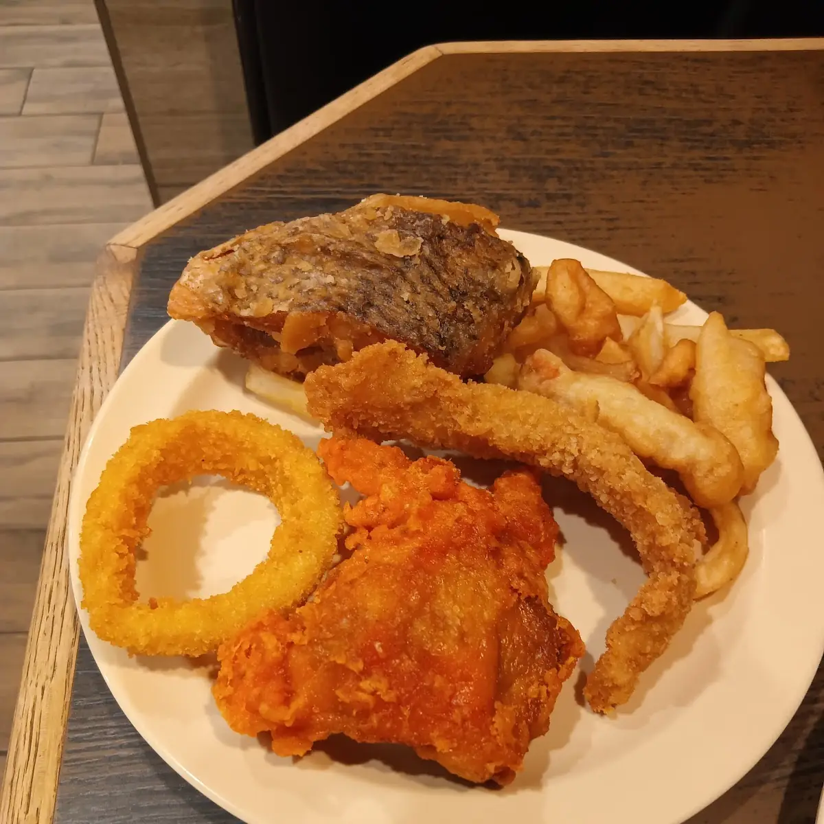 Pescado Frito Y Aros de Cebolla