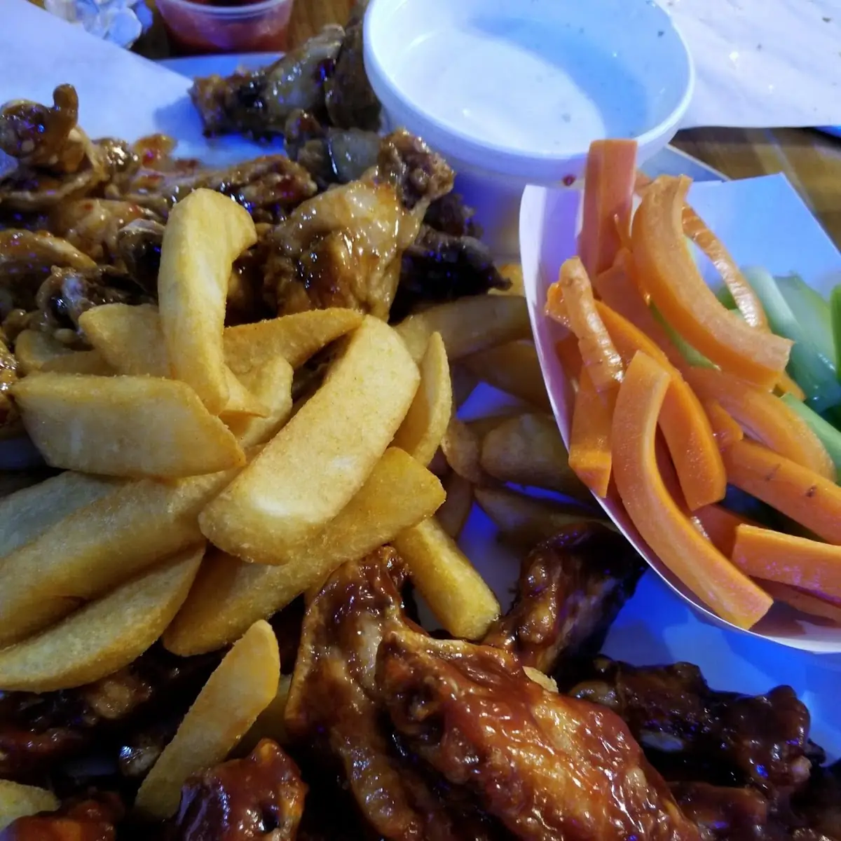 4 Boneless Wings & Steak Fries