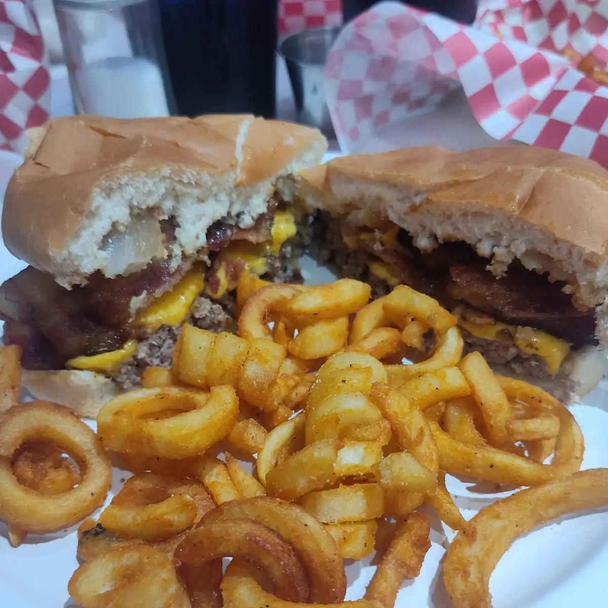 Burger w Curly Fries