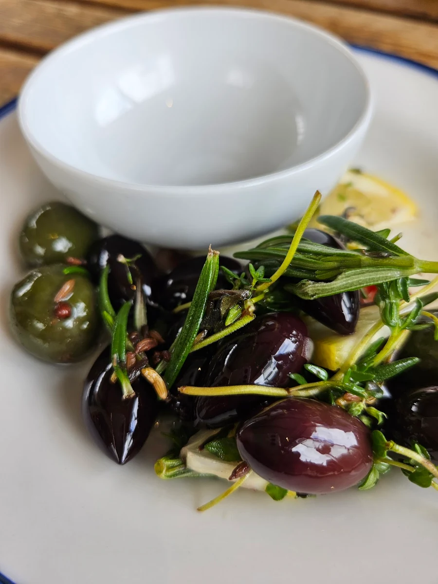 Olives, Pearl