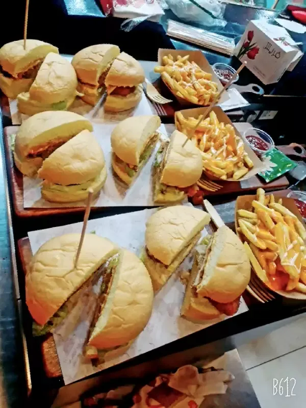 Abdulla Khan Burger Oasis Najran