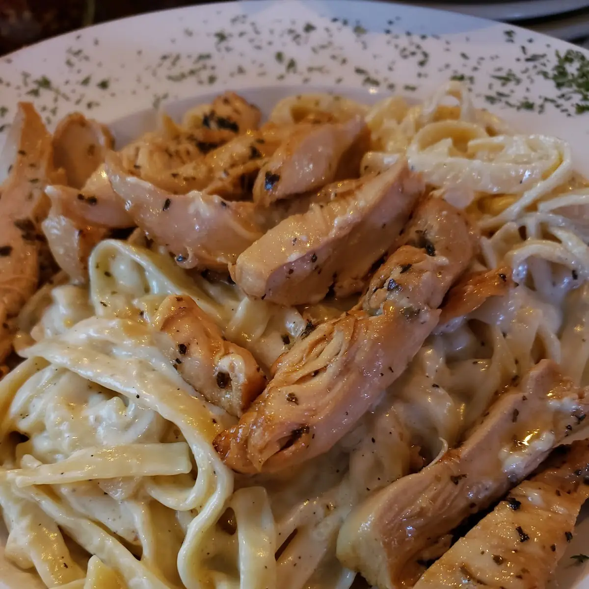 Chicken Alfredo Pasta with Garlic Bread