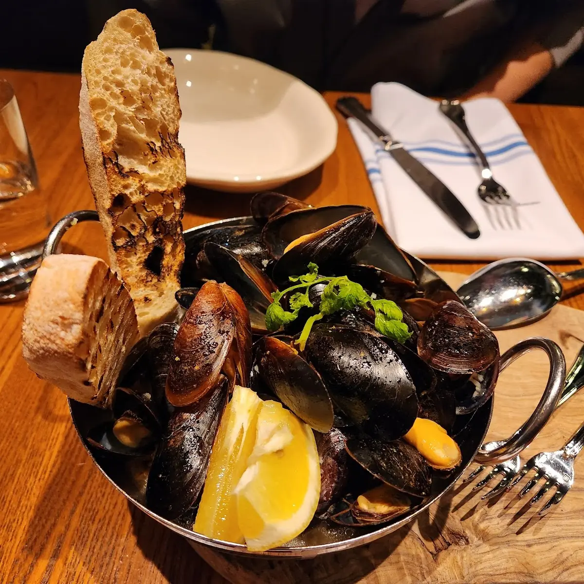 Steamed Mussels with Tomato Sauce