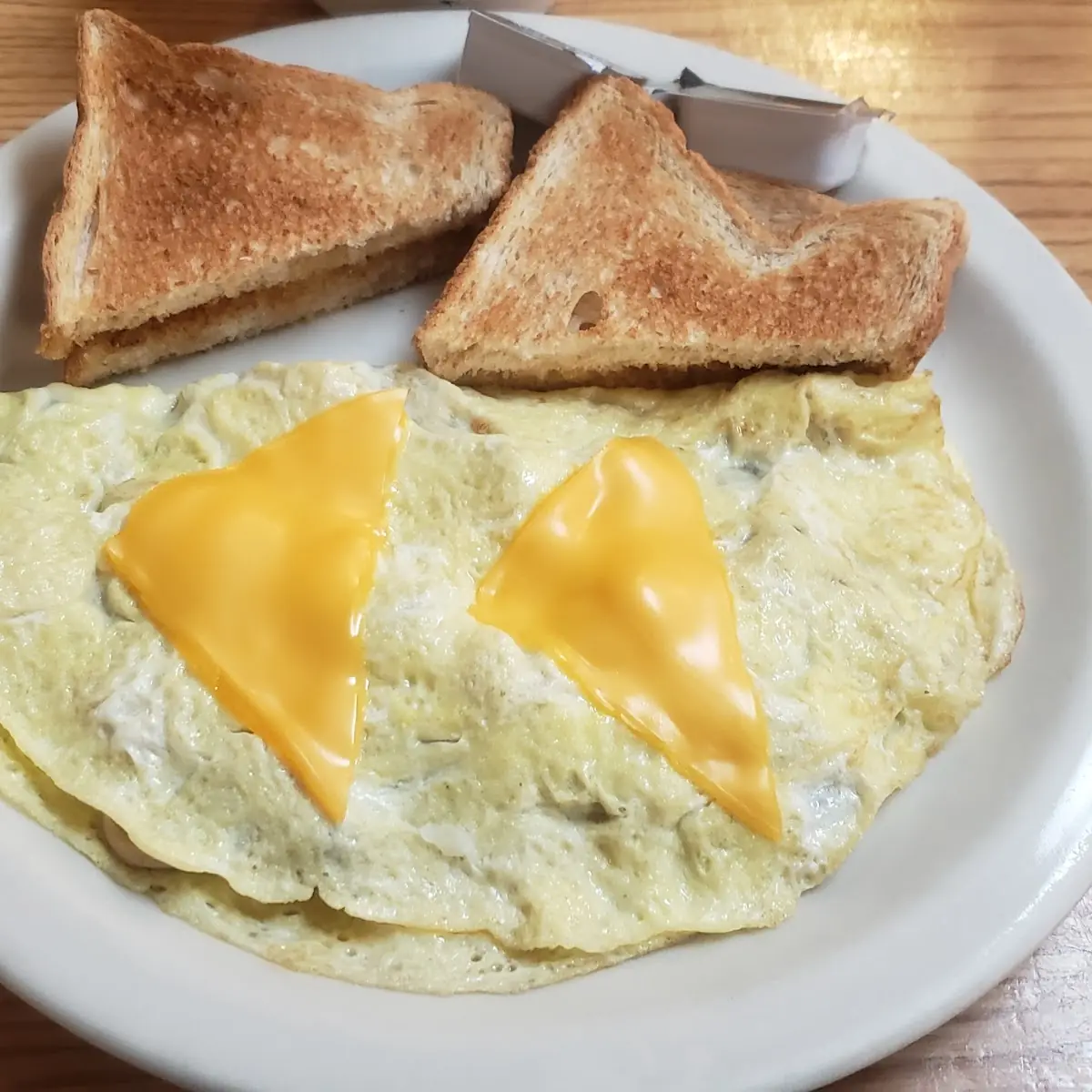 Ham Cheese & Mushrooms Omelet with Wheat Toast