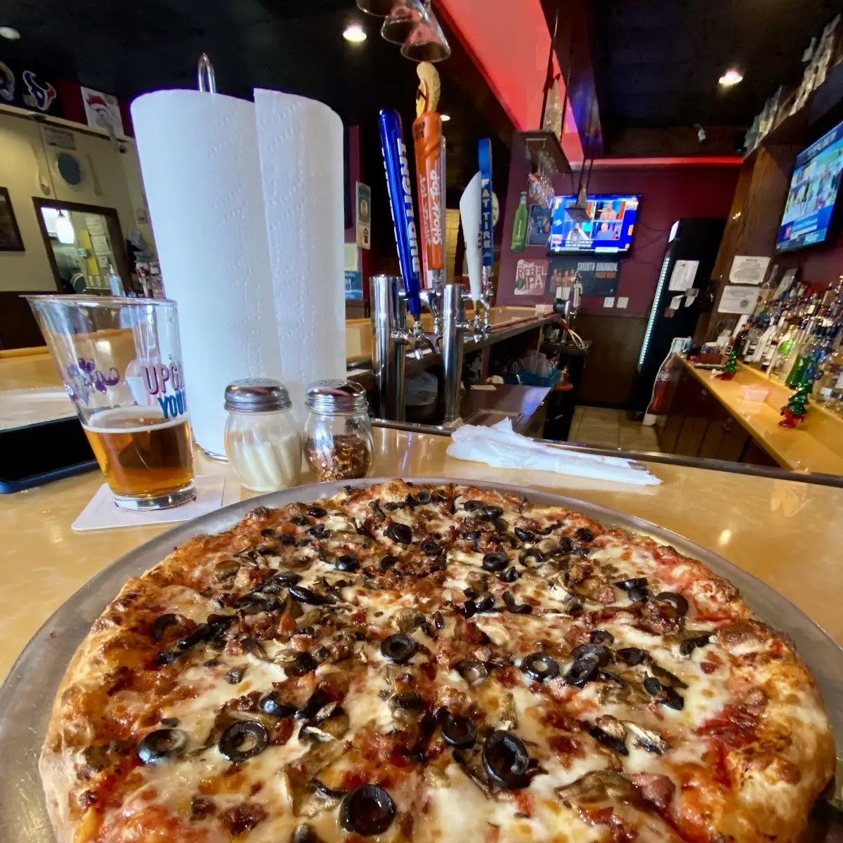 Mushroon Bacon Black Olive Pizza
