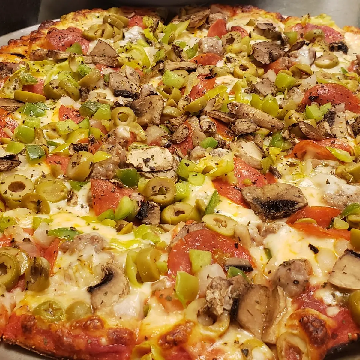 Deluxe Thin Crust Pizza