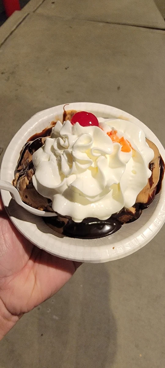 Hot Fudge Brownie Sundae