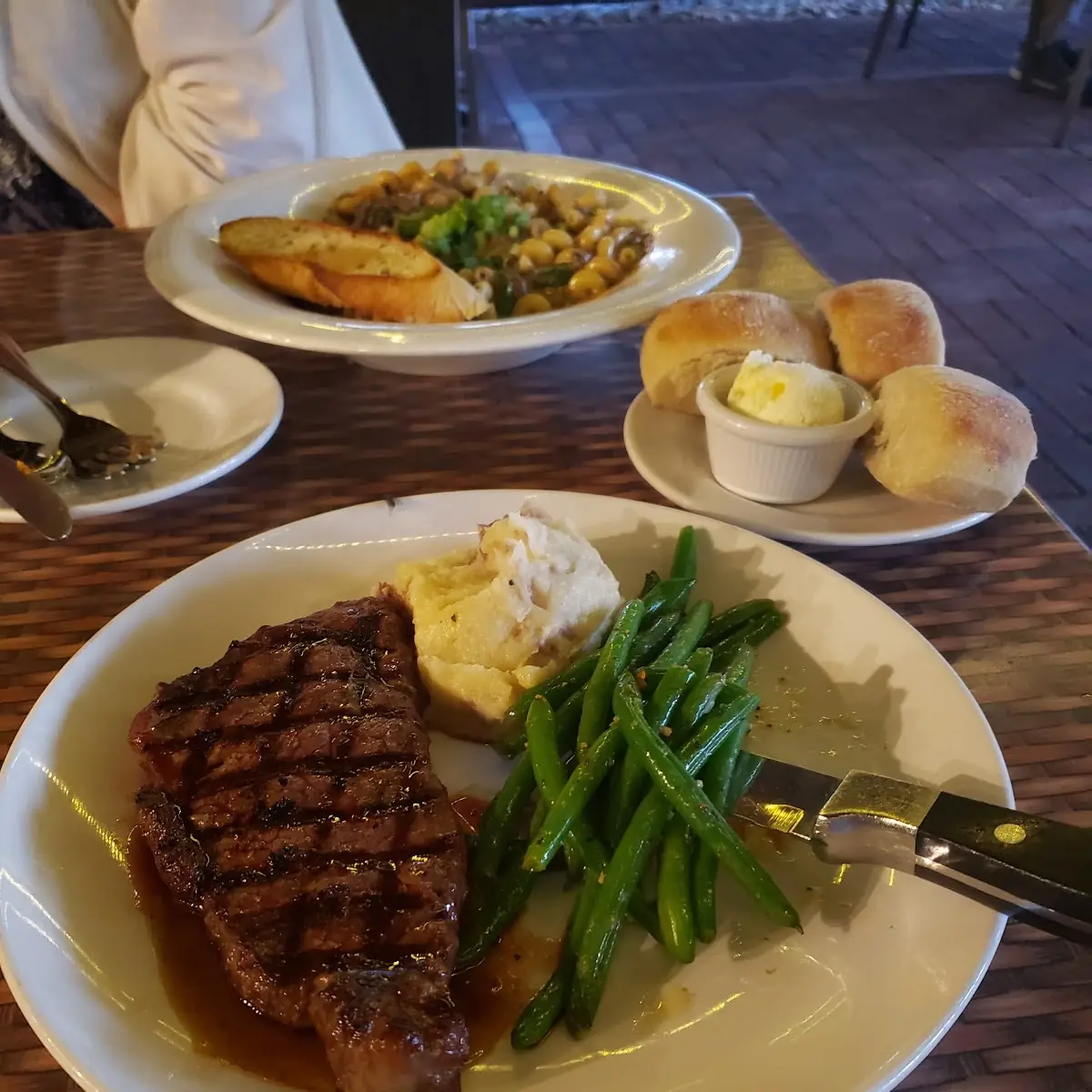 Filet Mignon with Garlic Mashed Potatoes