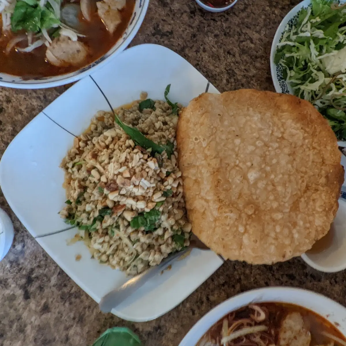 Hen Xuc Banh Trang