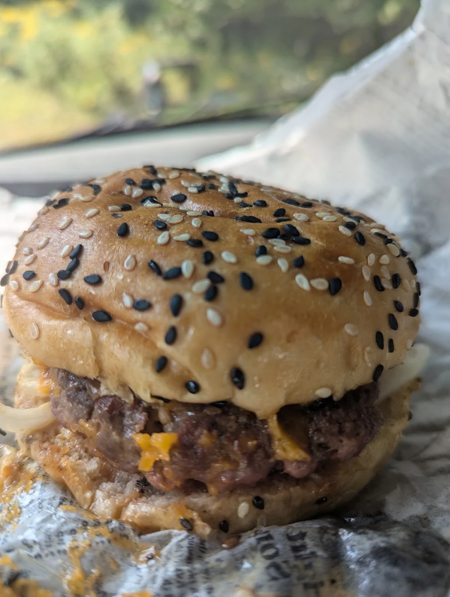 Smoked Cheese Burger, Boshkung Smokehouse