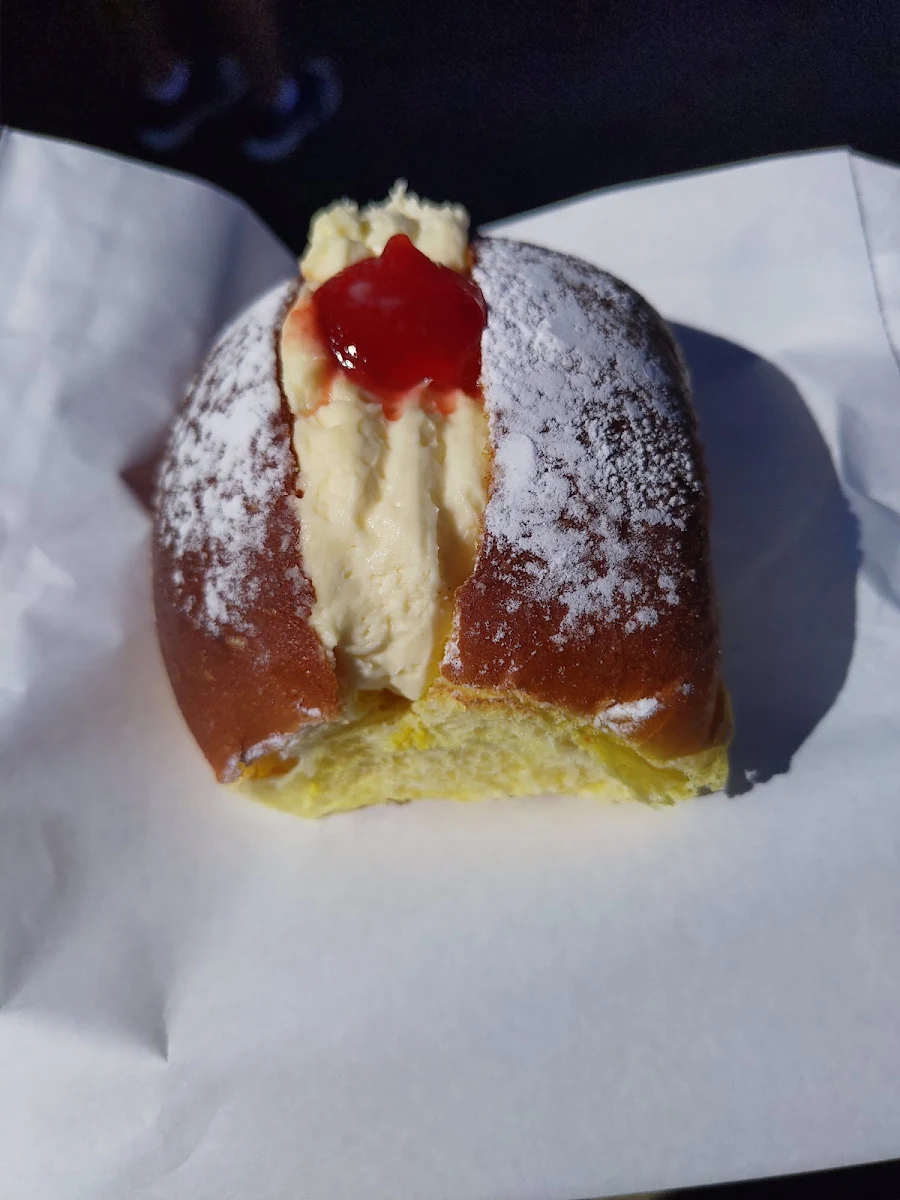 Fresh Cream Cream Bun