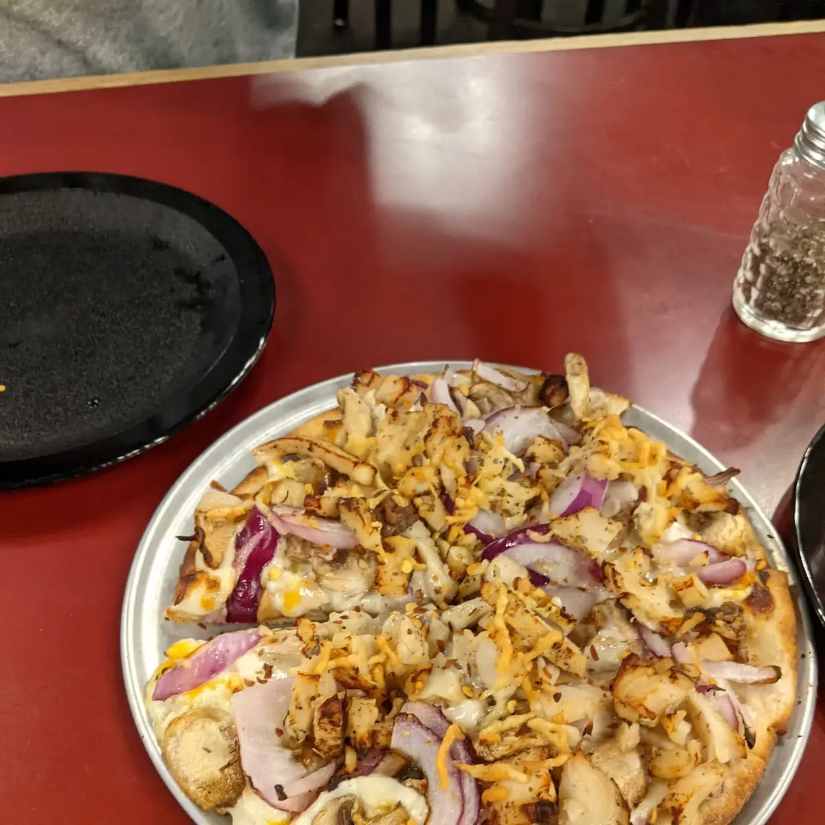 Garlic Roasted Chicken Pizza