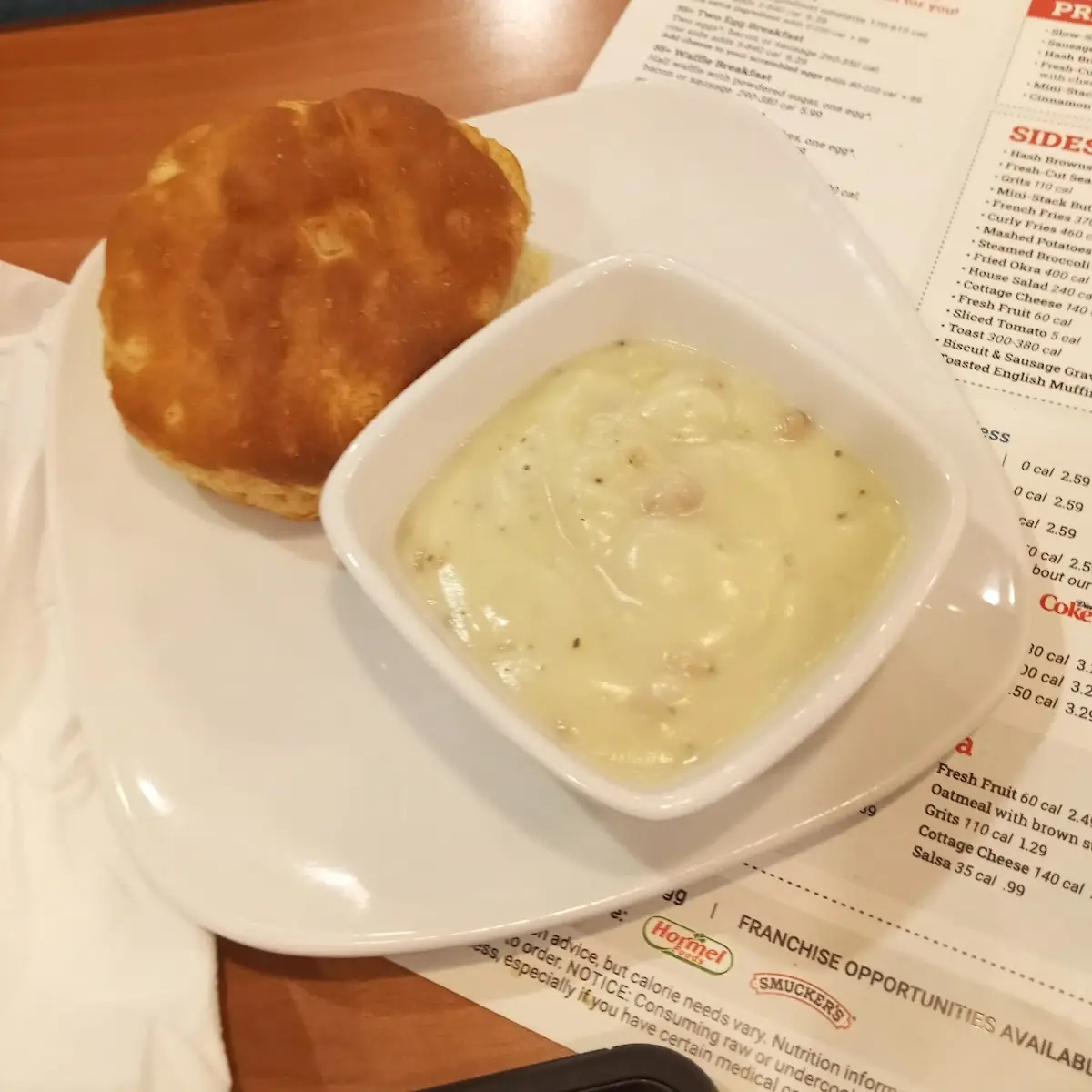 Biscuits & Gravy 540 Cal