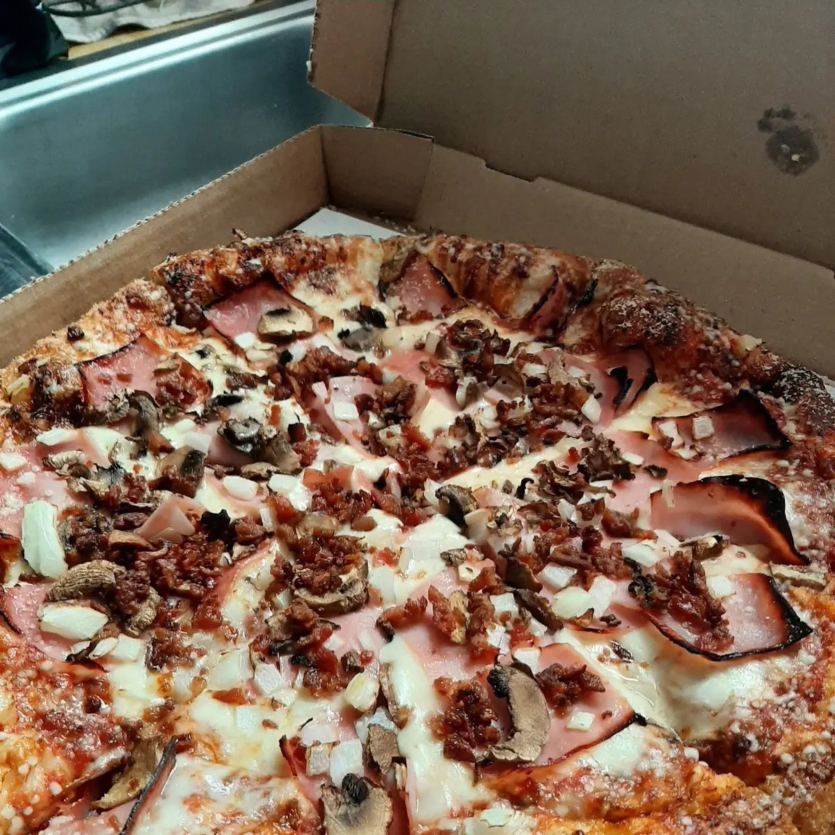 Large Round Pizza