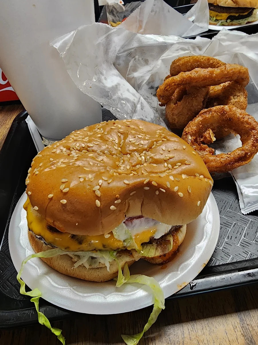Cheeseburger and Onion Rings