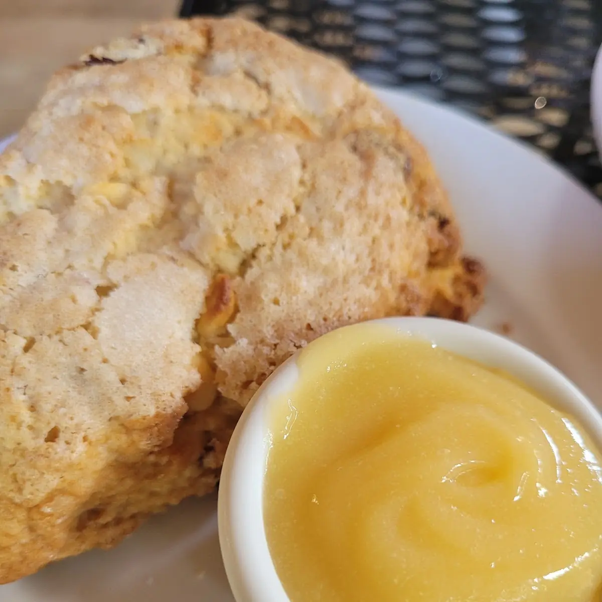 Scone with Lemon Curd 3 25