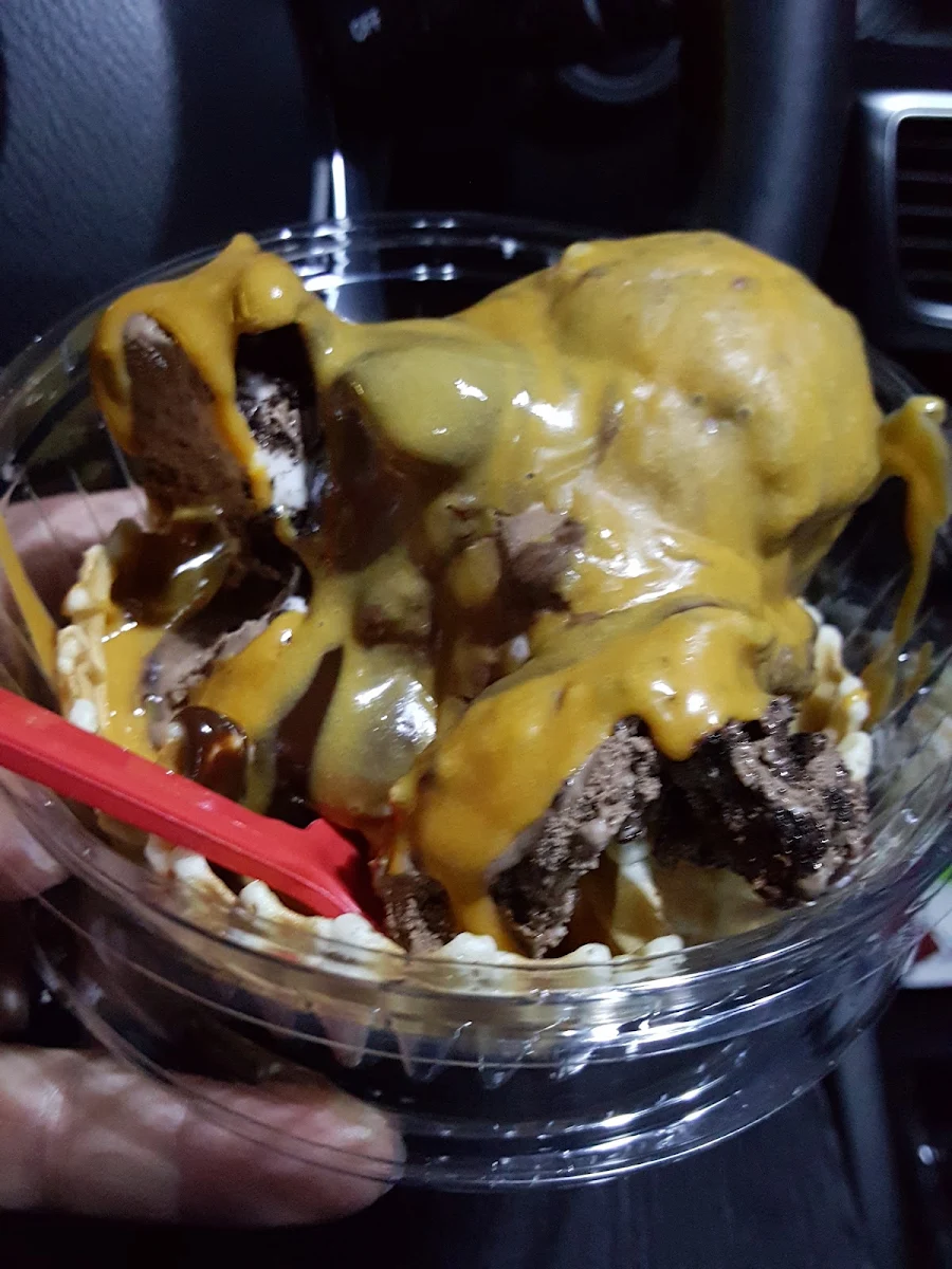 Chocolate Mudslide with Peanut Butter Topping