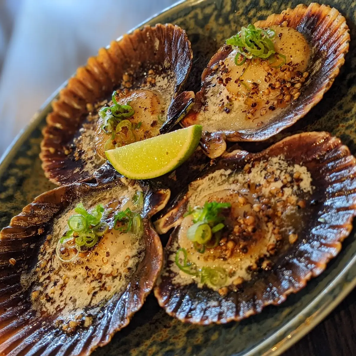 Grilled Scallops with Garlic Sauce