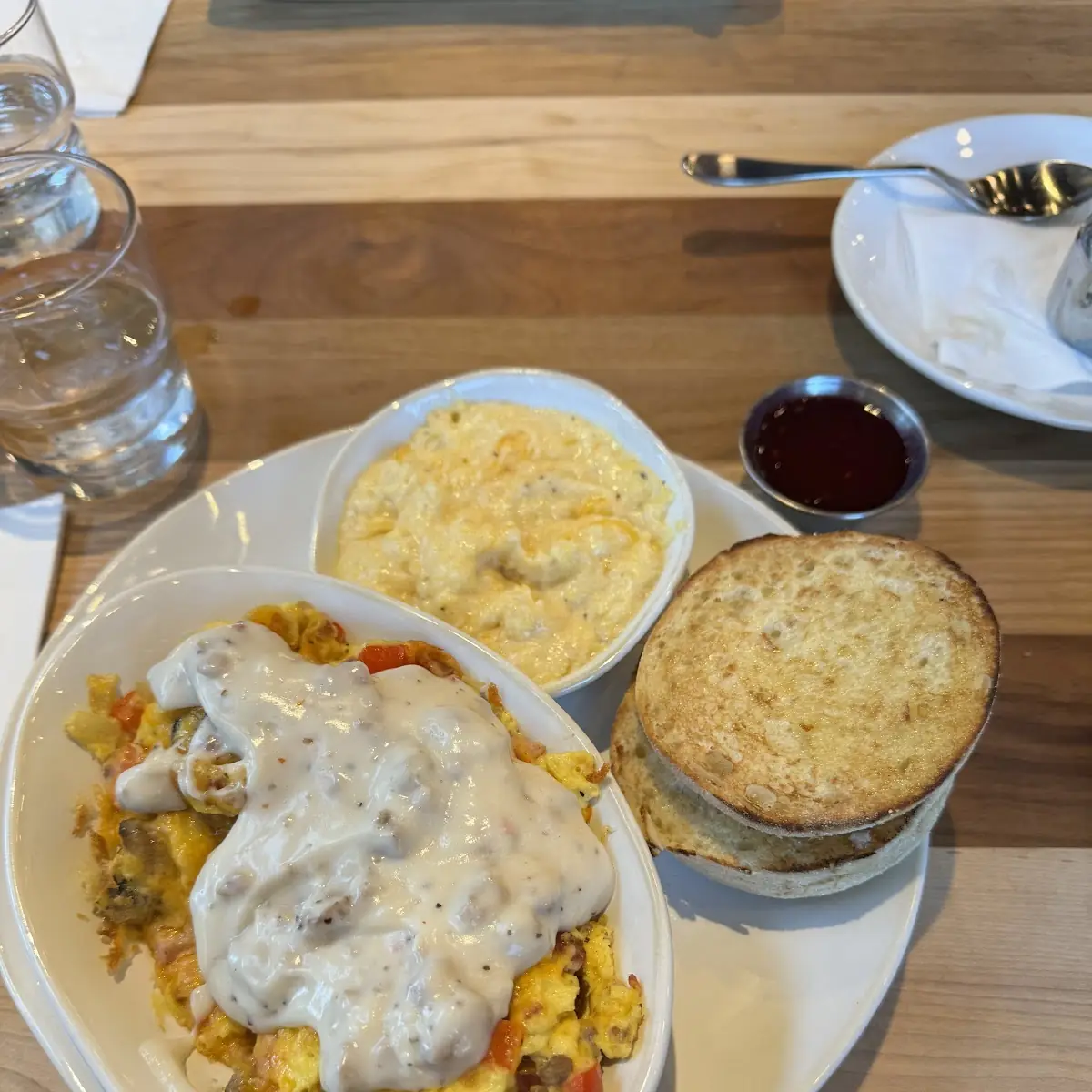 Yum I Love Biscuits & Gravy