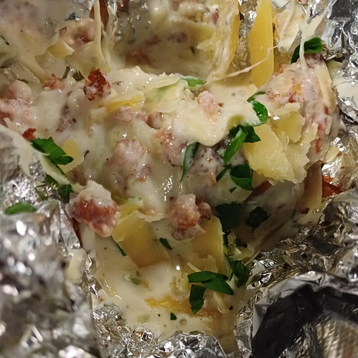 Garlic Knots with Cheese Sauce