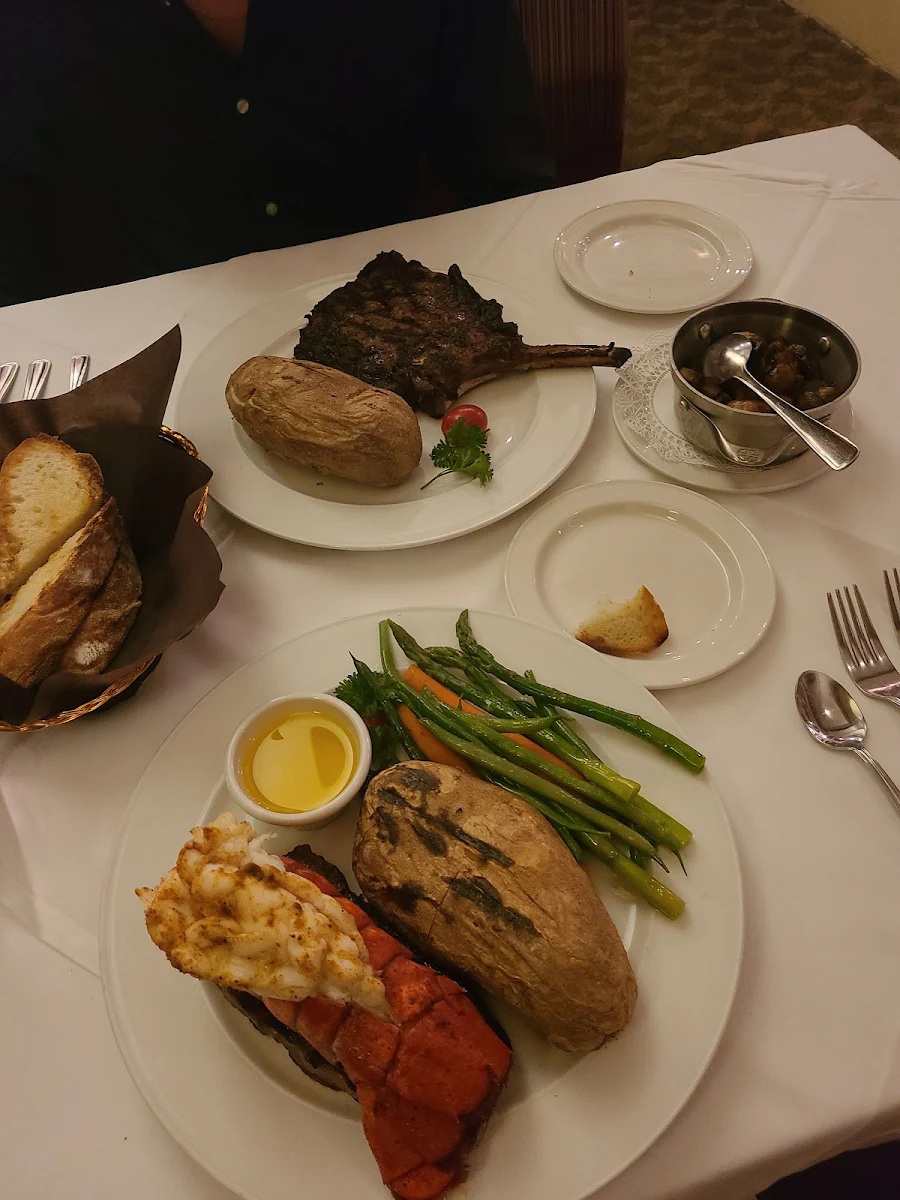 Highlights, Bardi's Steak House