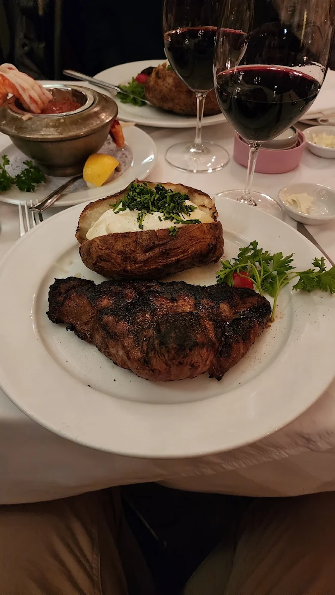 Highlights, Bardi's Steak House