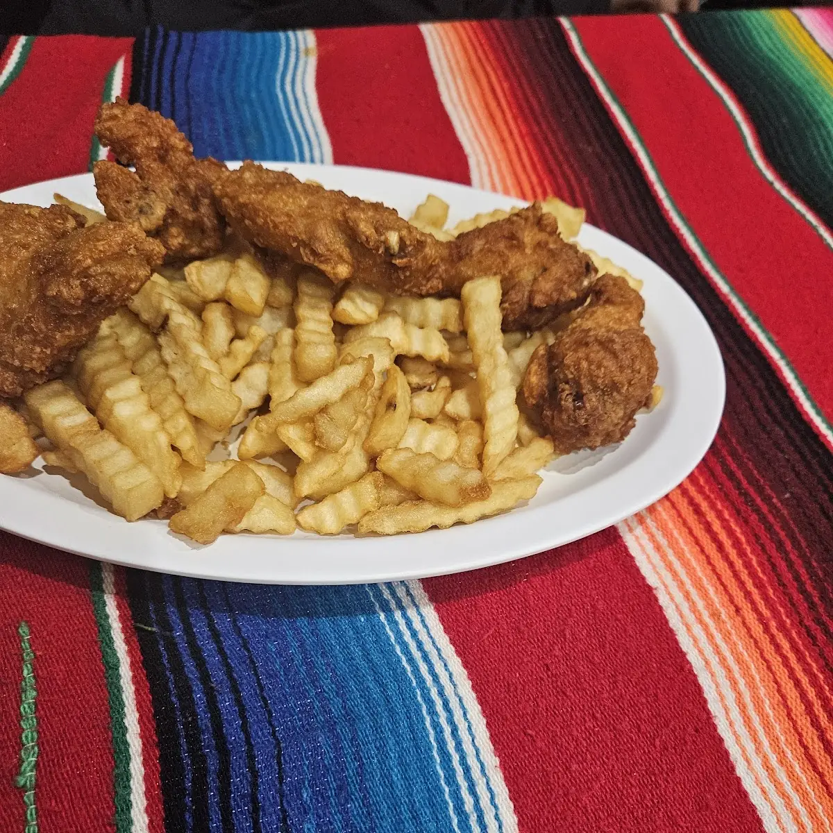 Pollo Frito Con Papas Fritas