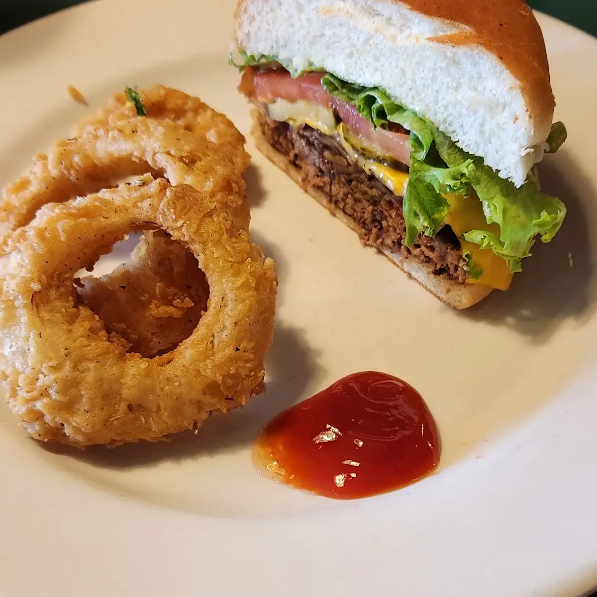 Hamburger with Onion Rings