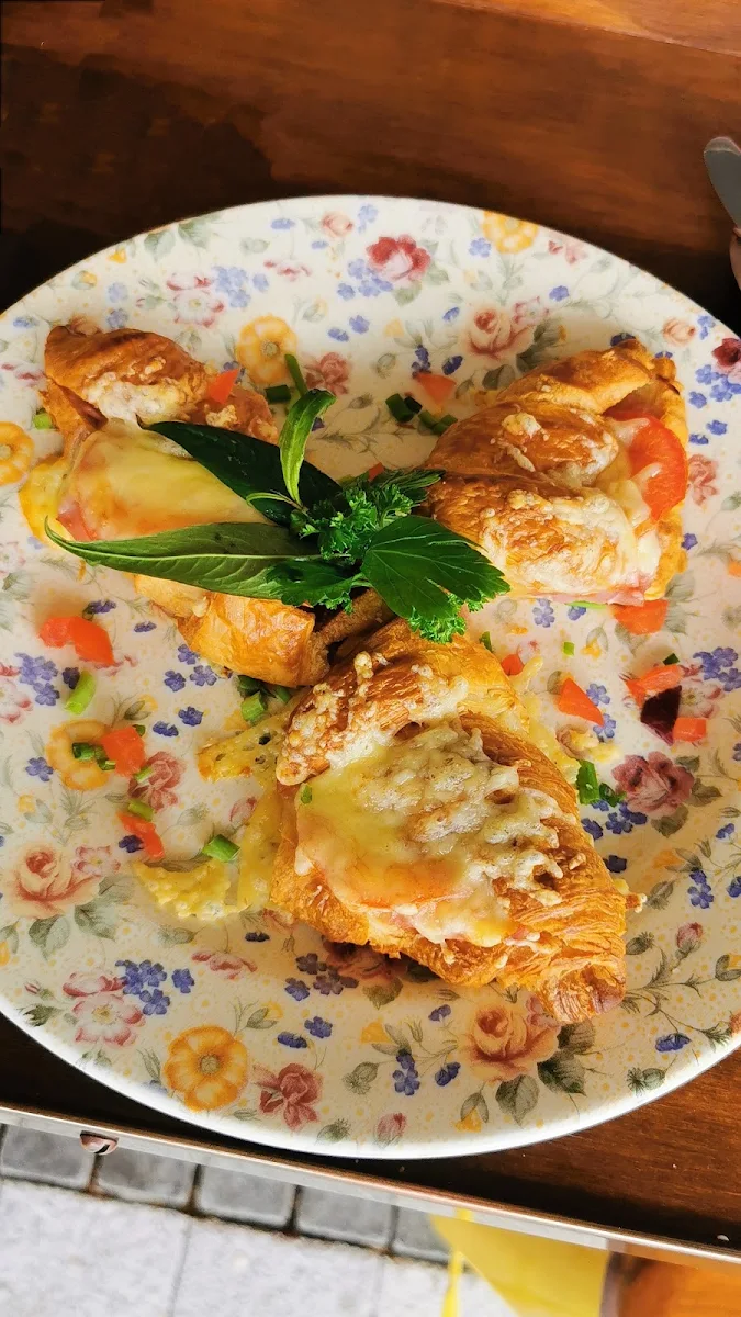 Ham Cheese Tomato Croissant