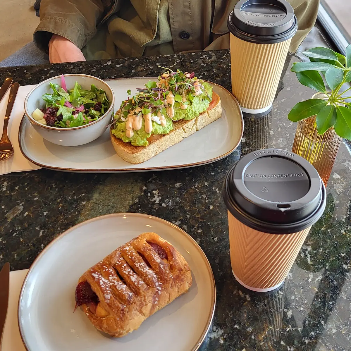 Avacado Toast with Salad