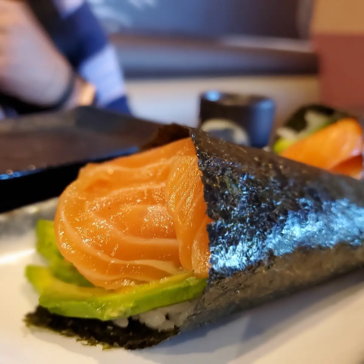 Salmon Hand Roll