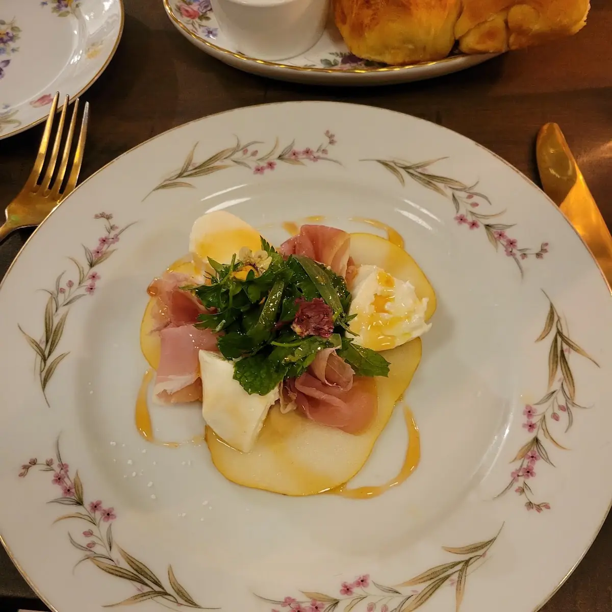 Pear Burrata Salad