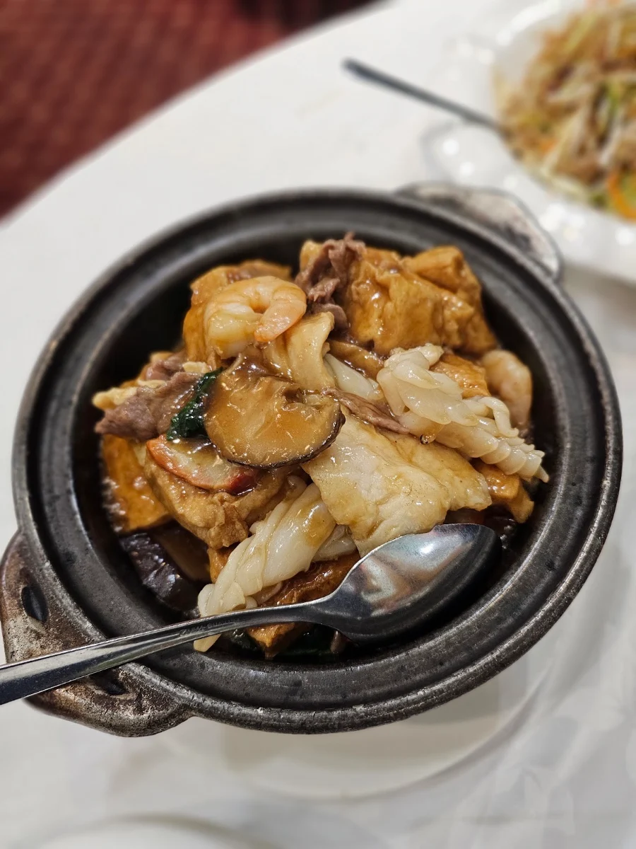 Fish and Tofu in Hot Pot, May Yan Seafood Restaurant 陸福海鮮酒家