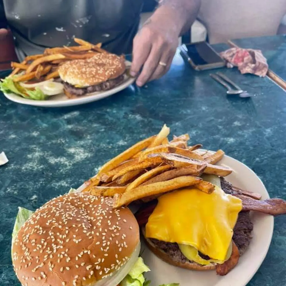 Mega Burger